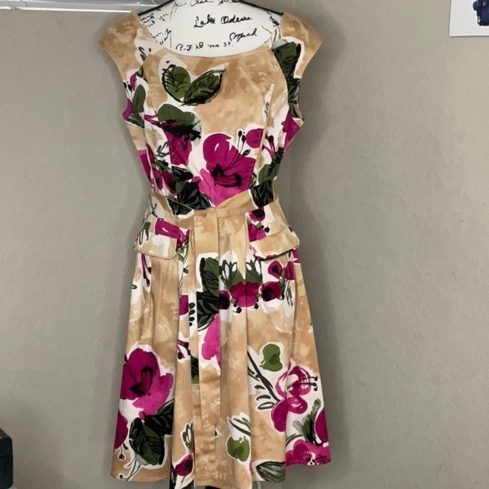 260 - Jones New York NWOT Tan/Fushia Floral Midi Dress with Pockets, Size 12